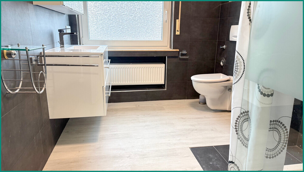 ERSTBEZUG NACH MODERNISIERUNG: HELLE 3-ZIMMER-WOHNUNG IM 2-FAM.-HAUS IN GUTER WOHNLAGE VON RADEVORMWALD - Dachgeschoßwohnung Radevormwald | Angebot:27070197