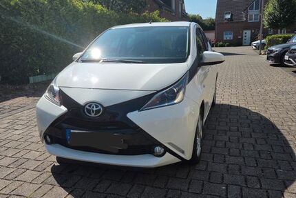 Toyota Aygo (X) 81.756 km 6.990 &euro; Meerbusch 40670