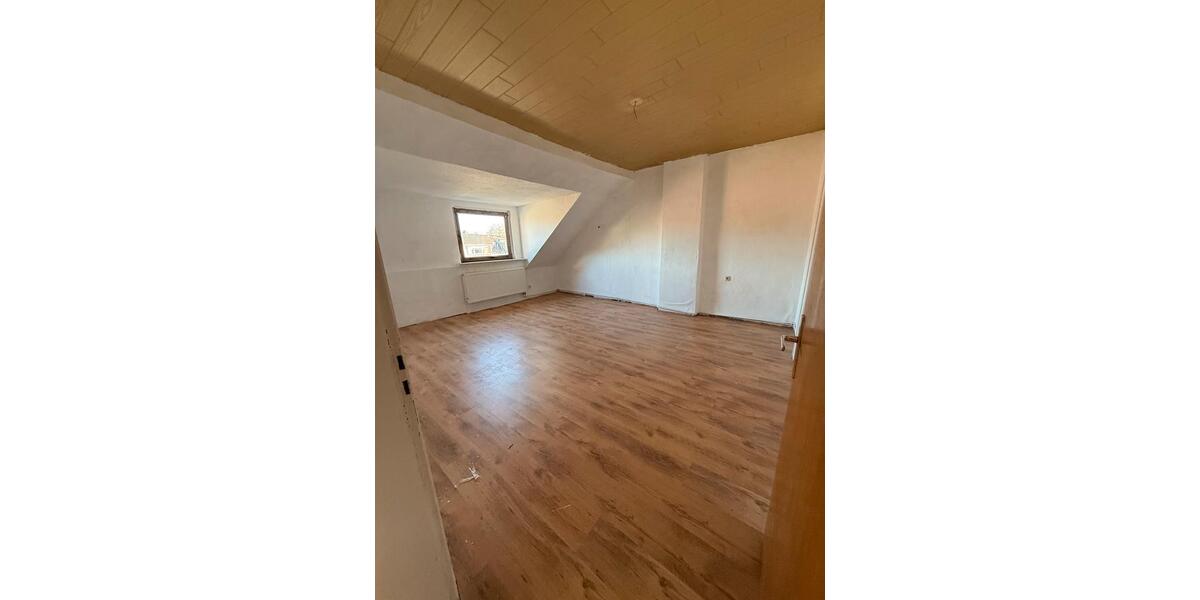 Dachgeschoßwohnung Gelsenkirchen Gelsenkirchen-Nord - 2 Zimmer, 77 m&sup2;, 450&euro; | Angebot:26005024