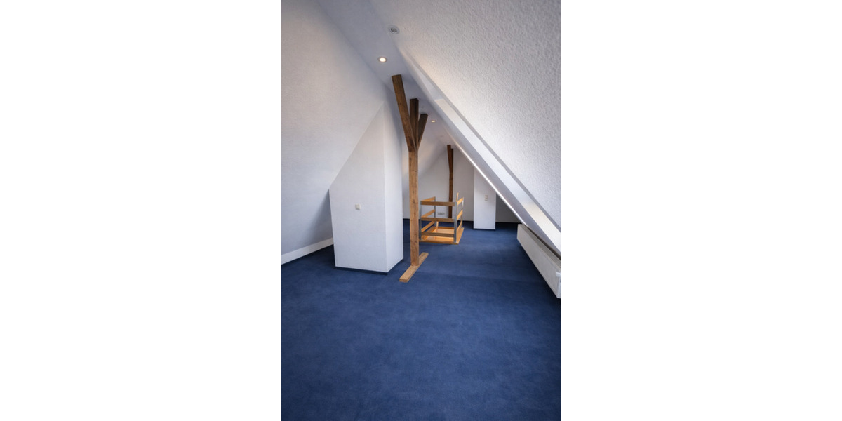 Dachgeschoßwohnung Hilden - 2.5 Zimmer, 84 m&sup2;, 1.190&euro; | Angebot:25852057