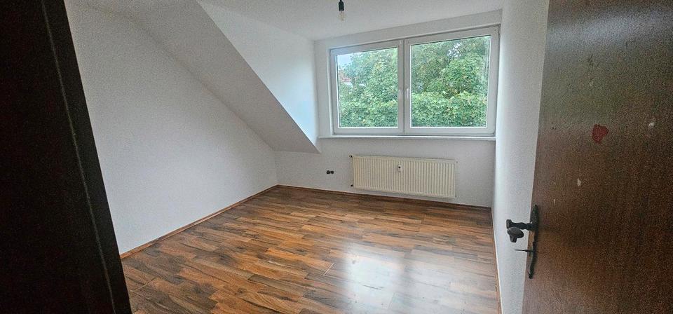 Dachgeschoßwohnung Oberhausen Osterfeld - 3.5 Zimmer, 63 m&sup2;, 860&euro; | Angebot:27539109