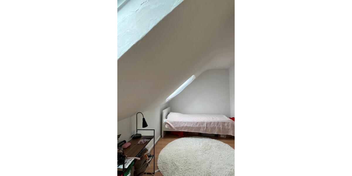 Dachgeschoßwohnung Düsseldorf Stadtbezirk 9 - 3 Zimmer, 35 m&sup2;, 465&euro; | Angebot:27551988