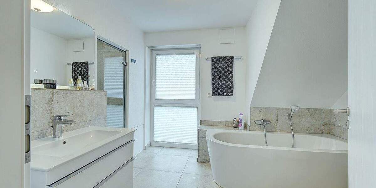 Einfamilienhaus Düsseldorf Unterrath - 5 Zimmer, 143 m&sup2;, 1.298.000&euro; | Angebot:25744337