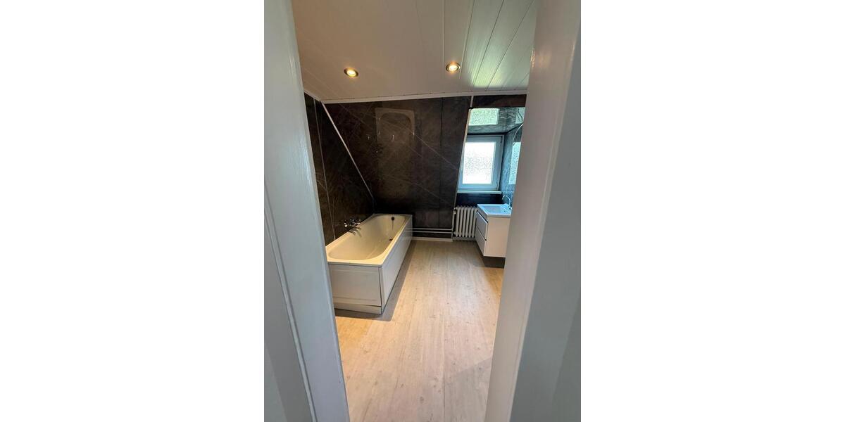 Dachgeschoßwohnung Duisburg Angerhausen - 3 Zimmer, 55 m&sup2;, 550&euro; | Angebot:27581279