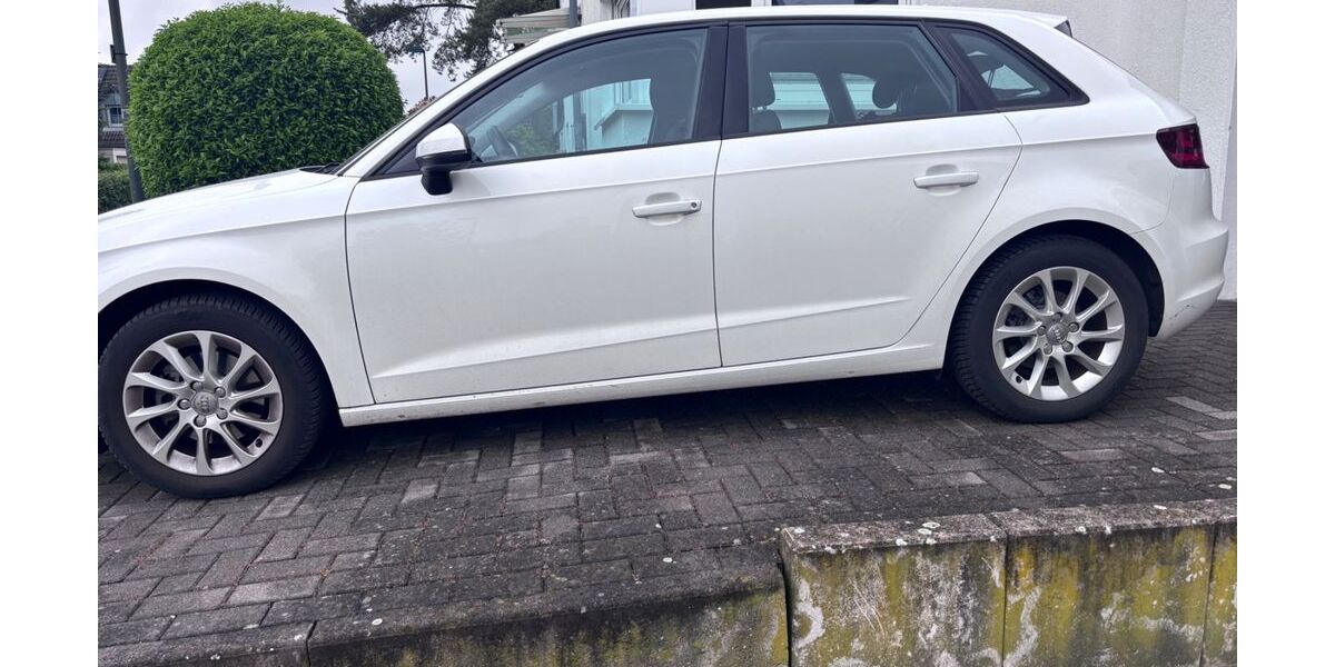 Audi A3 88.000 km 11.000 &euro; Düsseldorf 40468
