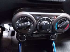 Suzuki Ignis Comfort 4x4 Hybrid AHK met Alu Allwetter 20.445 km 15.990 &euro; HAAN 42781