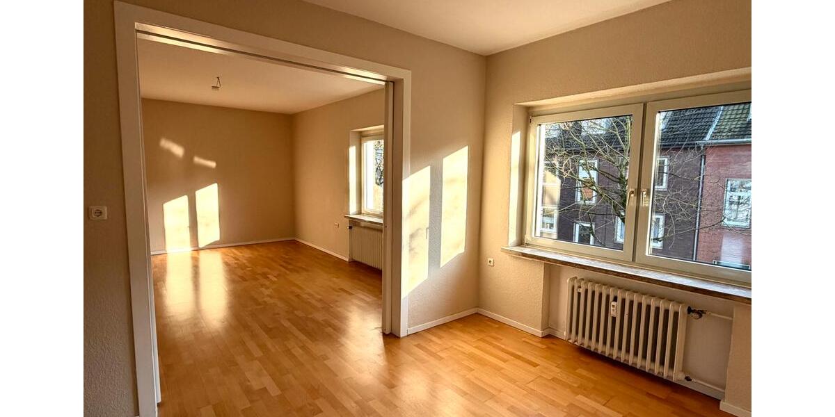 Etagenwohnung Duisburg - 4 Zimmer, 110 m&sup2;, 1.300&euro; | Angebot:25824080
