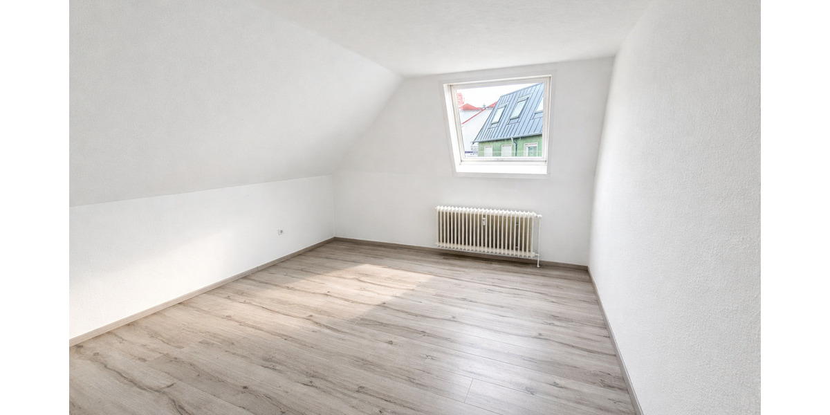 Etagenwohnung Wuppertal Langerfeld - 4 Zimmer, 134 m&sup2;, 999&euro; | Angebot:25796886