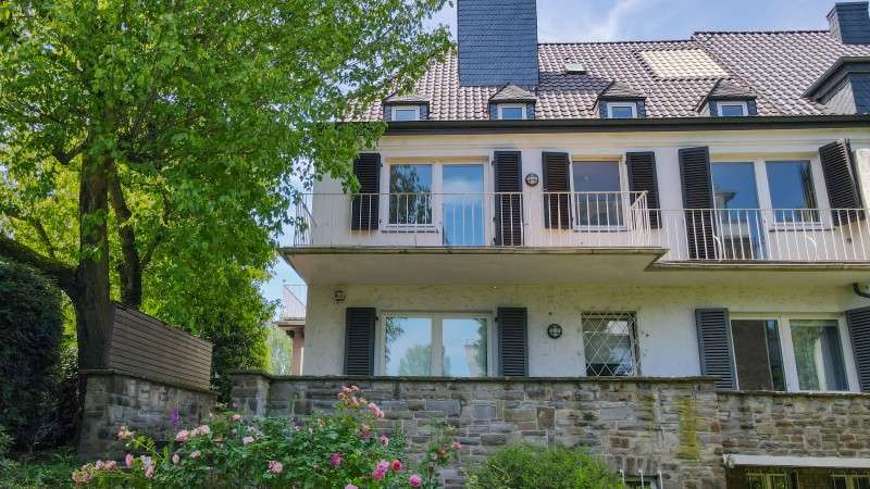 Einfamilienhaus Düsseldorf Niederkassel - 9 Zimmer, 378 m&sup2;, 2.490.000&euro; | Angebot:27399570