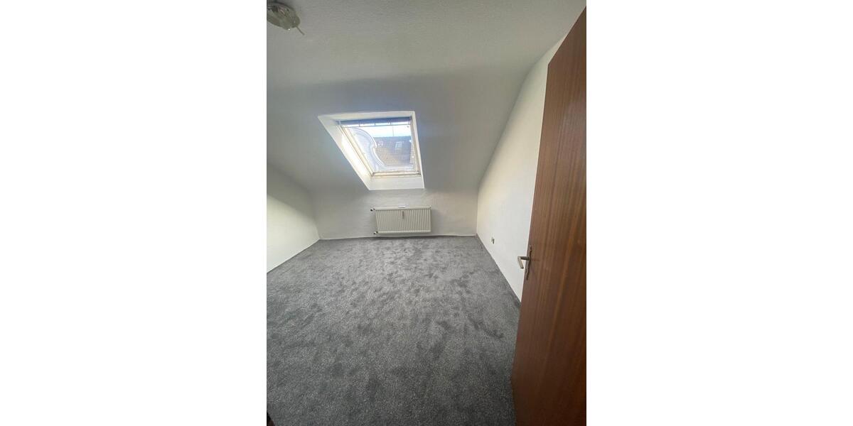 Dachgeschoßwohnung Duisburg Duisburg-Mitte - 2 Zimmer, 65 m&sup2;, 450&euro; | Angebot:25052498