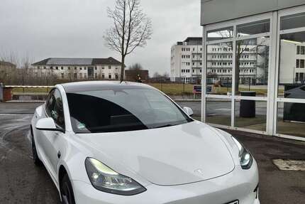 Tesla Model 3 17.984 km 29.899 &euro; Düsseldorf, Stadt 40225