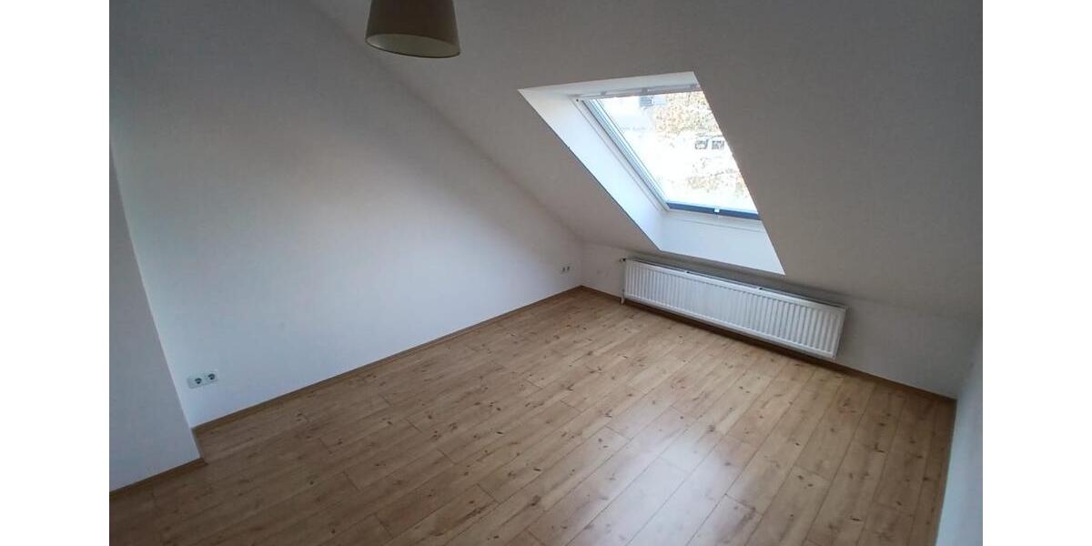 Dachgeschoßwohnung Wuppertal Gemarkung Vohwinkel - 2 Zimmer, 75 m&sup2;, 650&euro; | Angebot:25268235