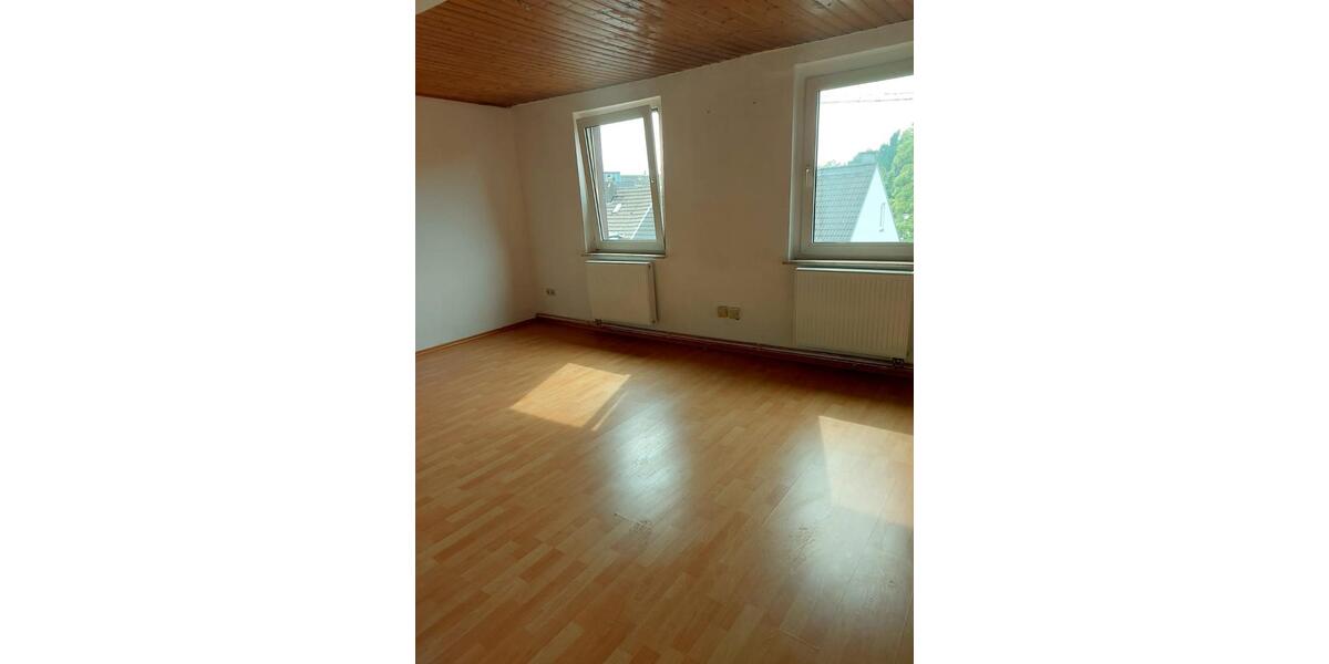 Dachgeschoßwohnung Duisburg Mittelmeiderich - 4.5 Zimmer, 115 m&sup2;, 860&euro; | Angebot:27535497