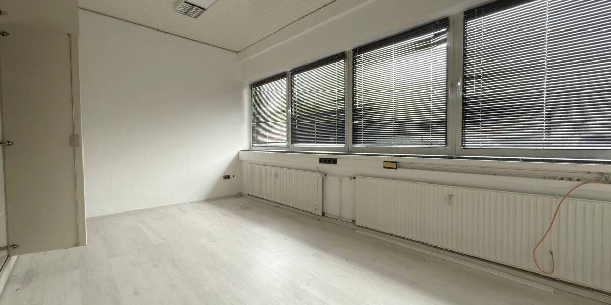 Gewerbeobjekt Oberhausen Lirich-Nord - 9 Zimmer, 2.300&euro; | Angebot:26585910