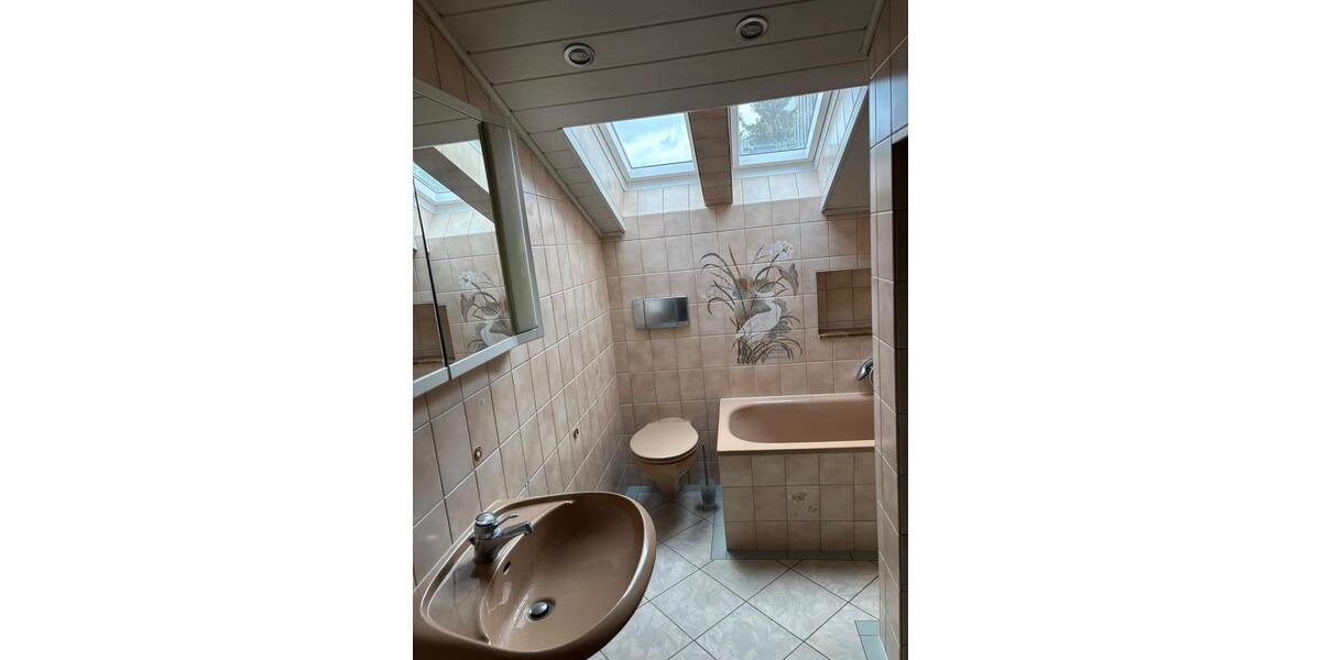 Dachgeschoßwohnung Wuppertal Arrenberg - 3 Zimmer, 82 m&sup2;, 750&euro; | Angebot:27556794