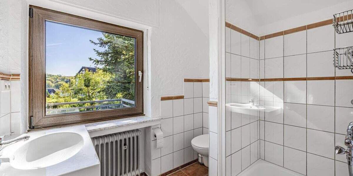 Einfamilienhaus Remscheid Lüttringhausen - 7 Zimmer, 230 m&sup2;, 576.000&euro; | Angebot:25862313