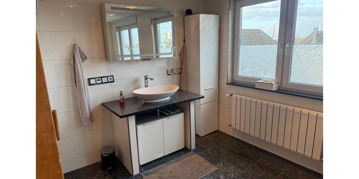 Dachgeschoßwohnung Herne - 2.5 Zimmer, 140 m&sup2;, 950&euro; | Angebot:25179786