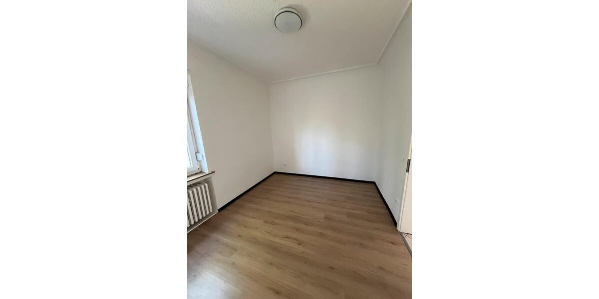 Erdgeschoßwohnung Duisburg Hamborn - 4 Zimmer, 140 m&sup2;, 1.150&euro; | Angebot:25962557