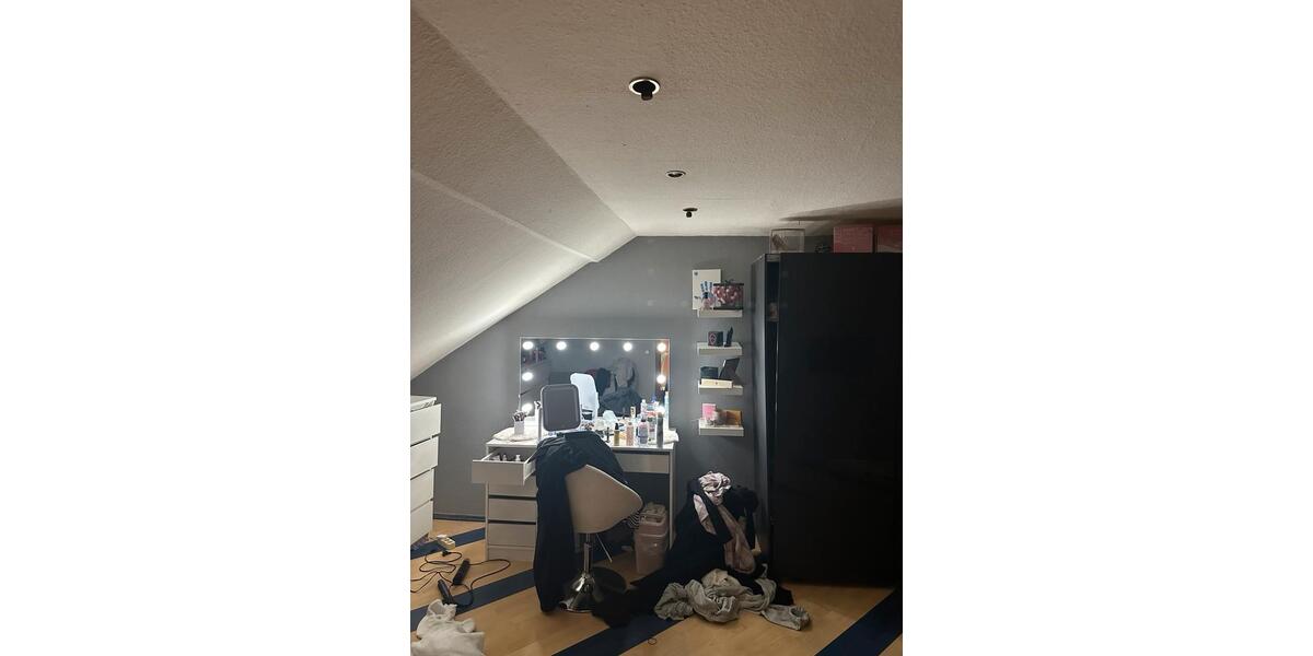 Dachgeschoßwohnung Duisburg Hamborn - 2 Zimmer, 70 m&sup2;, 690&euro; | Angebot:27566246