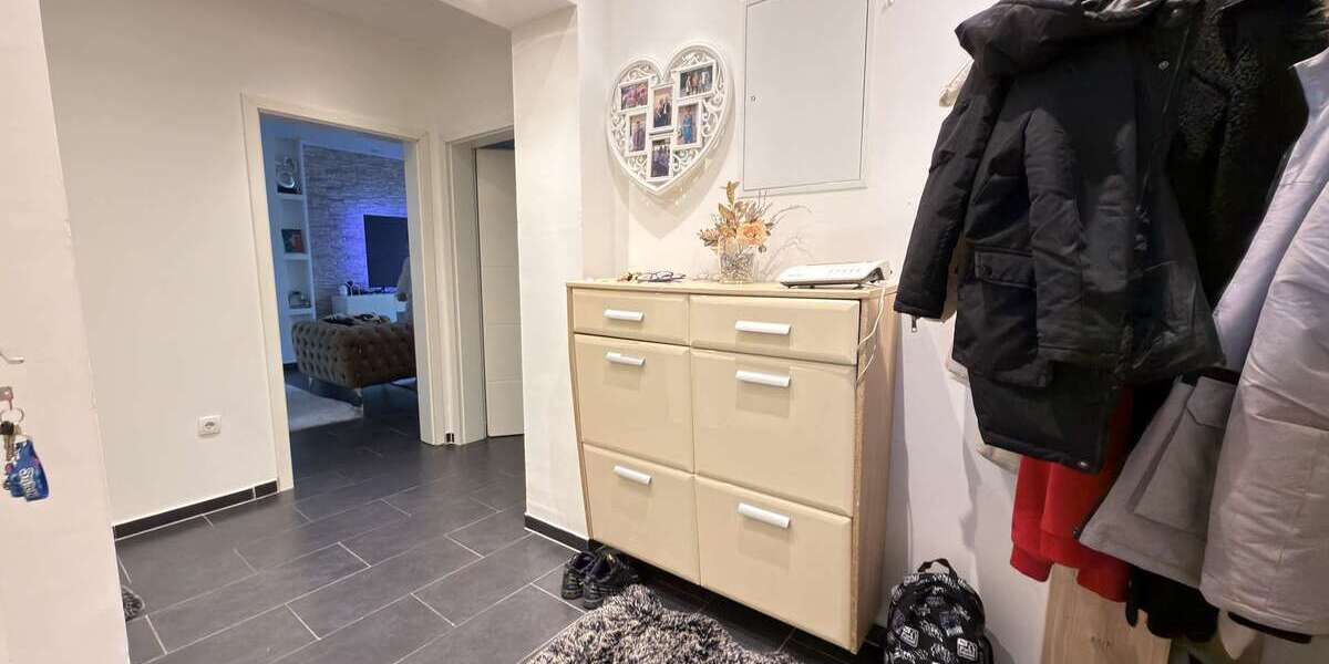 Modernisiertes 3-Parteienhaus mit Maisonette und Gartenanteil nahe Centro - Mehrfamilienhaus, Wohnhaus Oberhausen Osterfeld | Angebot:26523102