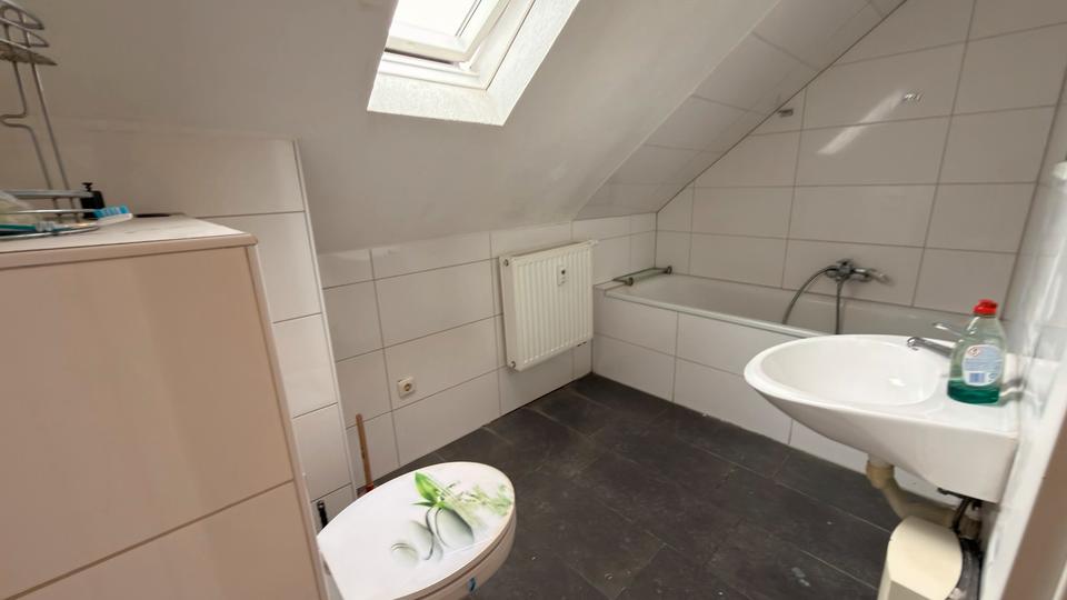 Dachgeschoßwohnung Essen Stadtbezirk V - 2 Zimmer, 69 m&sup2;, 850&euro; | Angebot:25979642