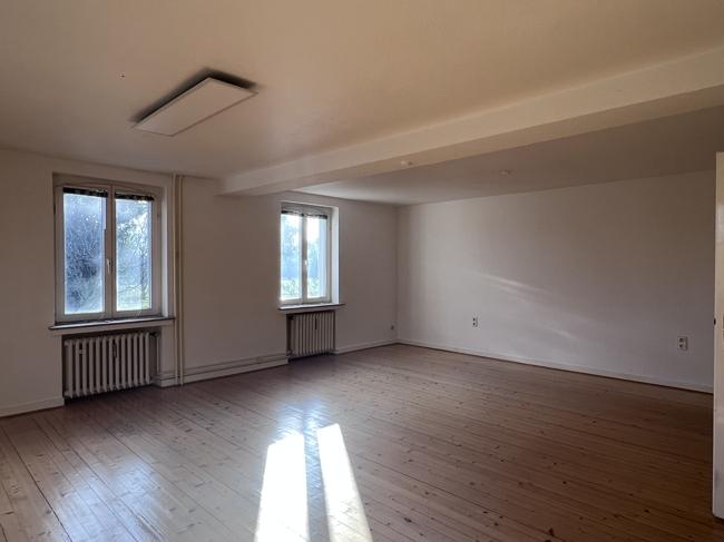 Etagenwohnung Duisburg Rheinhausen - 4 Zimmer, 190 m&sup2;, 1.800&euro; | Angebot:25378981