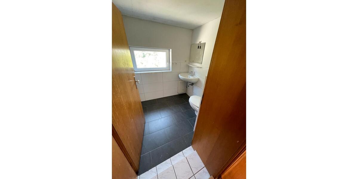 Etagenwohnung Langenfeld (Rheinland) - 9 Zimmer, 212 m&sup2;, 3.500&euro; | Angebot:26385101