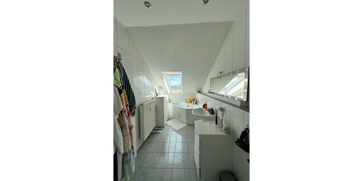 Dachgeschoßwohnung Solingen Burg - 4 Zimmer, 134 m&sup2;, 390.000&euro; | Angebot:27059303