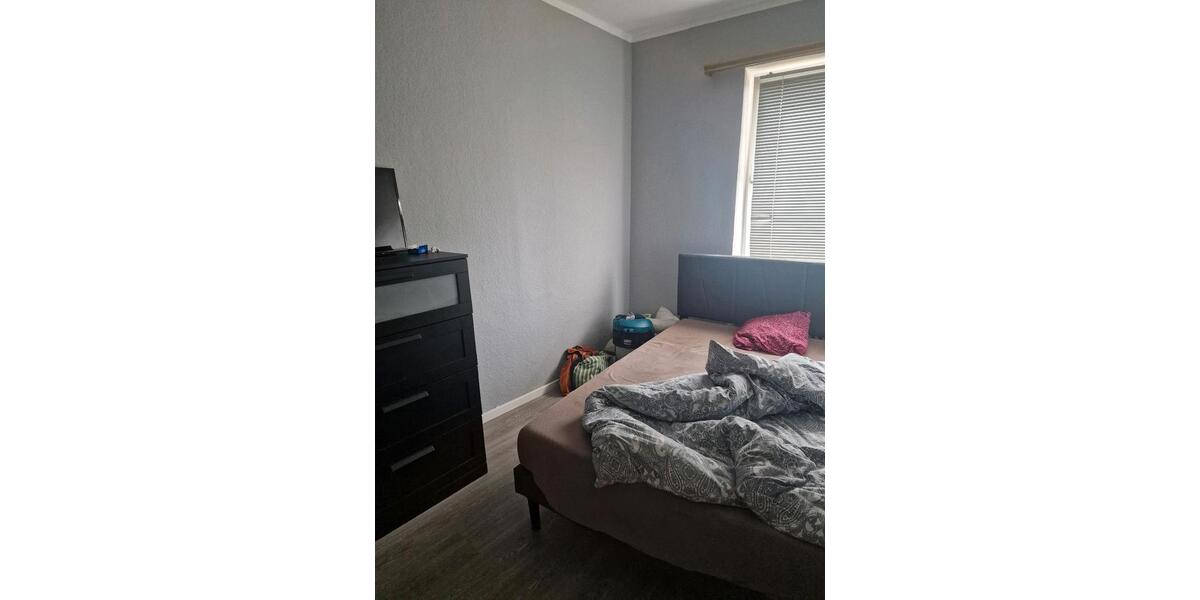 Etagenwohnung Düsseldorf Oberbilk - 1 Zimmer, 70 m&sup2;, 600&euro; | Angebot:27579950