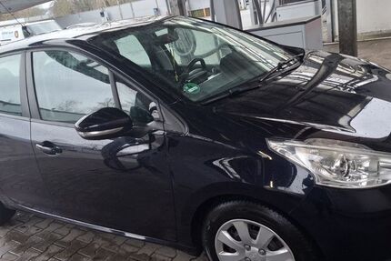 Peugeot 208 112.000 km 3.200 &euro; Essen 45307