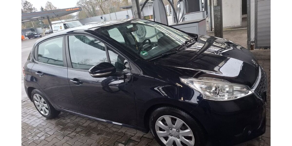 Peugeot 208 112.000 km 3.200 &euro; Essen 45307