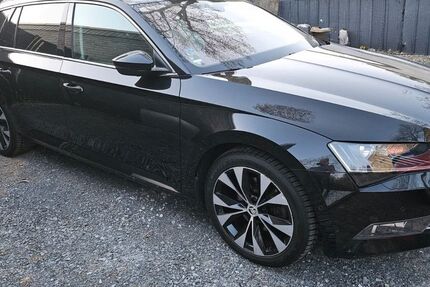 Skoda Superb 141.142 km 17.000 &euro; Solingen 42651