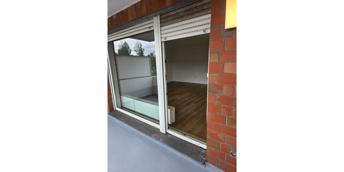 Renovierte 2,5 Zimmer-Wohnung mit Aufzug, Balkonkraftwerk, Video-Sprechanlage, Garage (Warmmiete: 965 + 100 Garage) - Etagenwohnung Duisburg Meiderich | Angebot:27473556