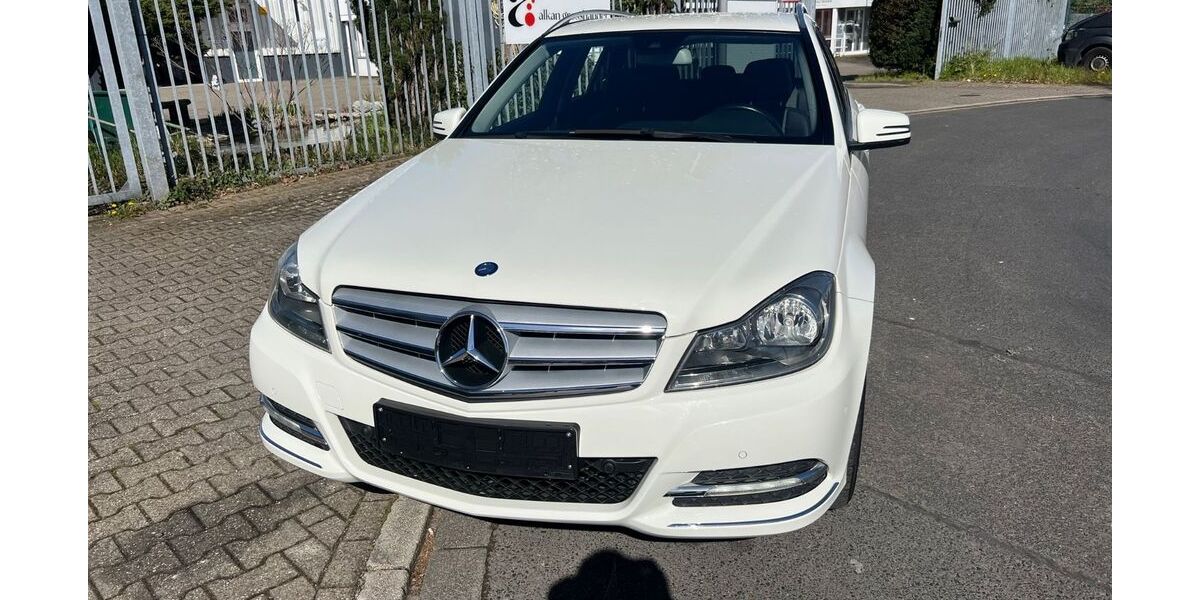Mercedes-Benz C 180 126.722 km 9.999 &euro; Düsseldorf 40231