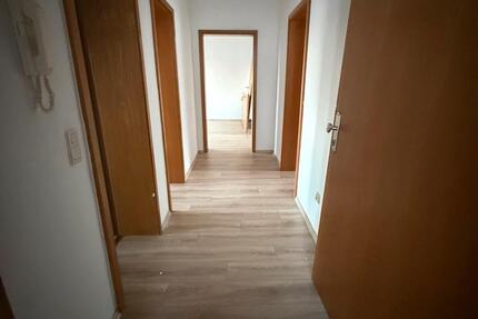 Wohnung Solingen Central - 4 Zimmer, 83 m&sup2;, 1.000&euro; | Angebot:27551977