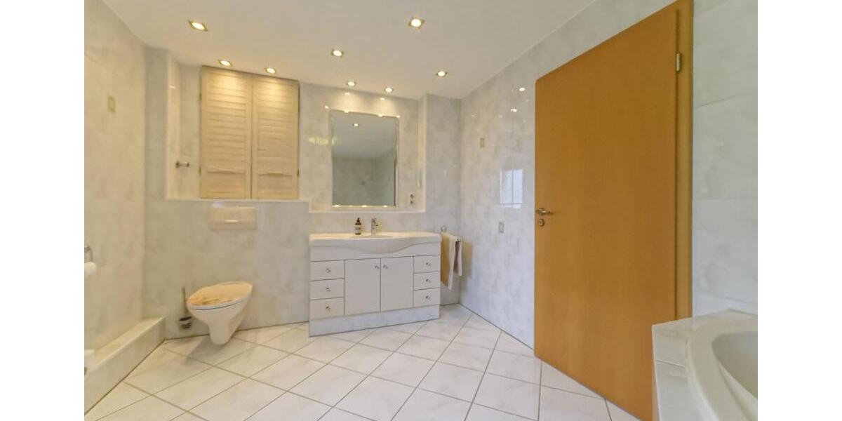 Dachgeschoßwohnung Oberhausen Biefang - 4 Zimmer, 97 m&sup2;, 217.000&euro; | Angebot:27224333
