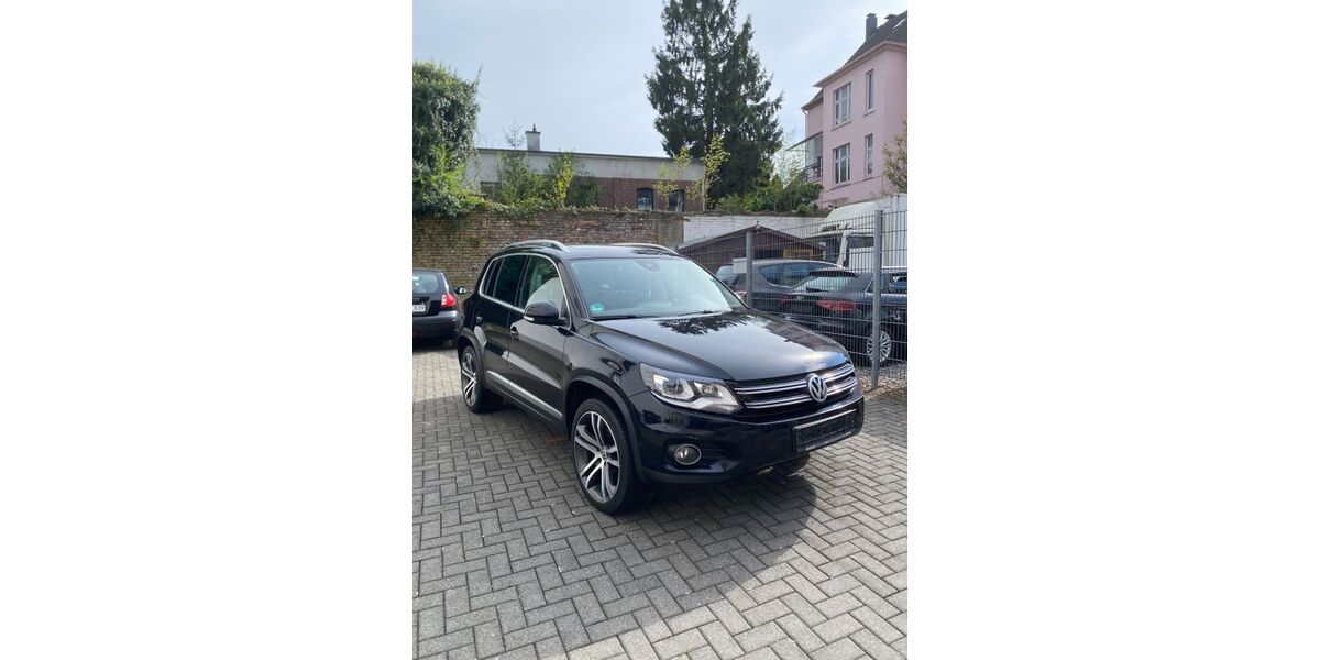 VW Tiguan 225.965 km 9.600 &euro; Solingen 42655