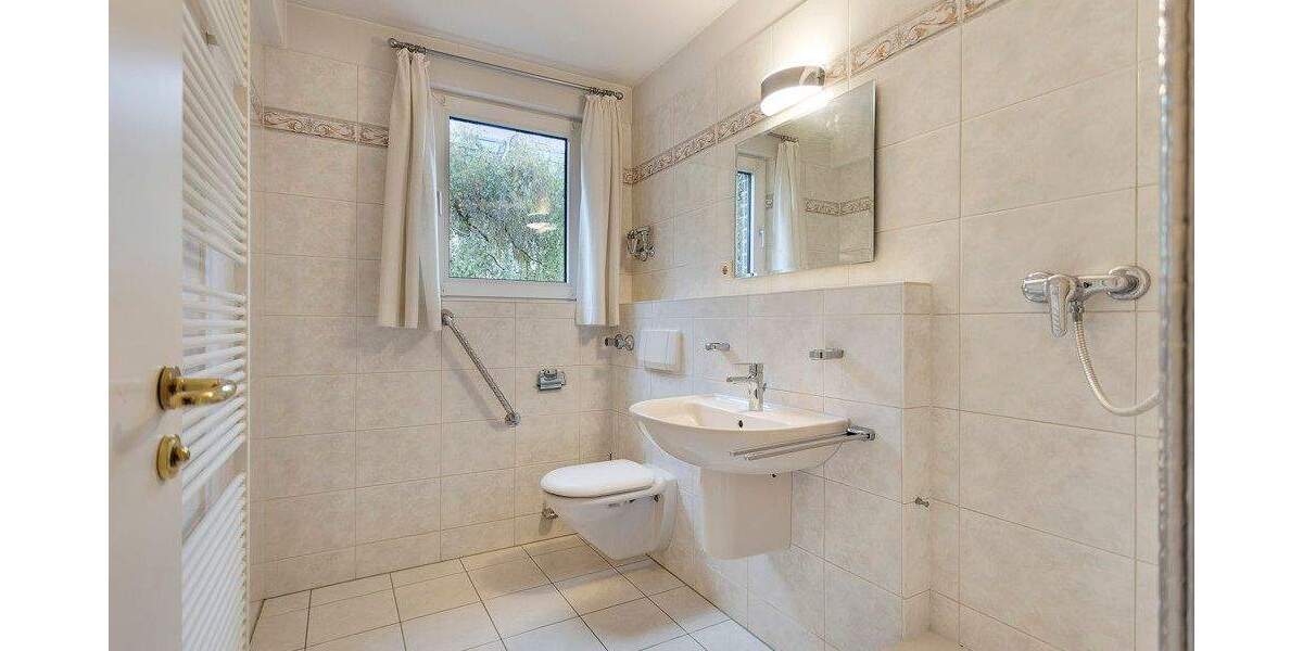 Einfamilienhaus Düsseldorf Vennhausen - 7 Zimmer, 262 m&sup2;, 895.000&euro; | Angebot:25744333