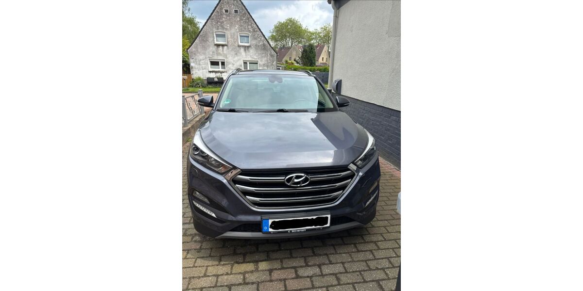 Hyundai TUCSON 74.000 km 19.299 &euro; Oberhausen 46119