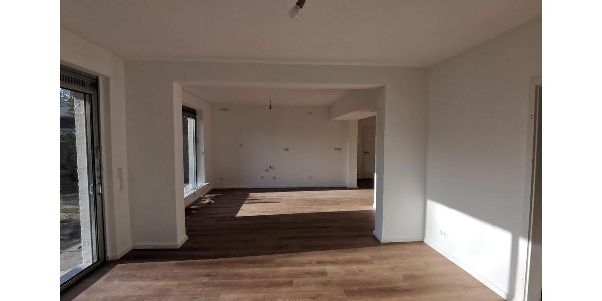 Erdgeschoßwohnung Hilden - 6 Zimmer, 155 m&sup2;, 2.050&euro; | Angebot:25793393