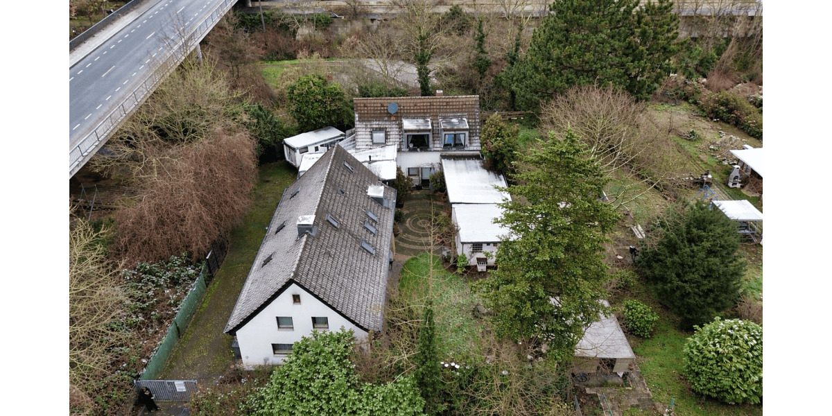 Einfamilienhaus Düsseldorf Wersten - 9 Zimmer, 340 m&sup2;, 800.000&euro; | Angebot:25686772