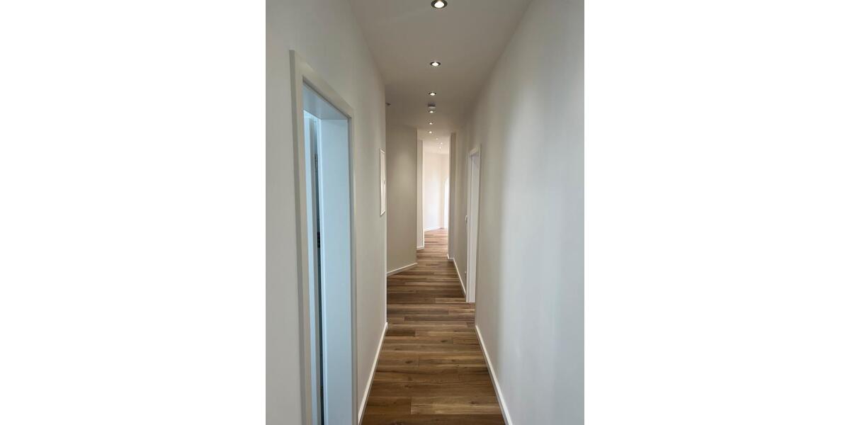 Etagenwohnung Remscheid Gemarkung Bergisch Born - 4 Zimmer, 135 m&sup2;, 1.700&euro; | Angebot:27536393