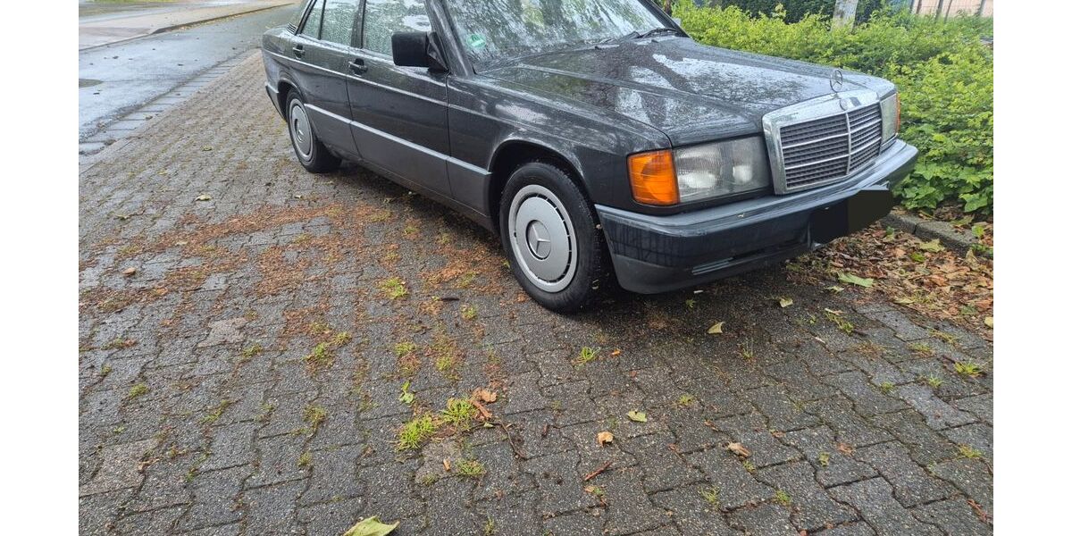 Mercedes-Benz 190 241.500 km 2.890 &euro; Essen 45327