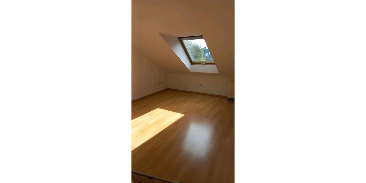 Dachgeschoßwohnung Solingen Höhscheid - 1 Zimmer, 36 m&sup2;, 400&euro; | Angebot:27543473