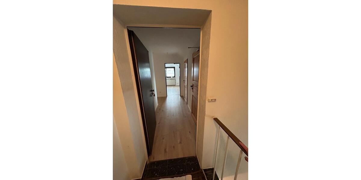 Dachgeschoßwohnung Wermelskirchen - 2 Zimmer, 35 m&sup2;, 350&euro; | Angebot:25850356