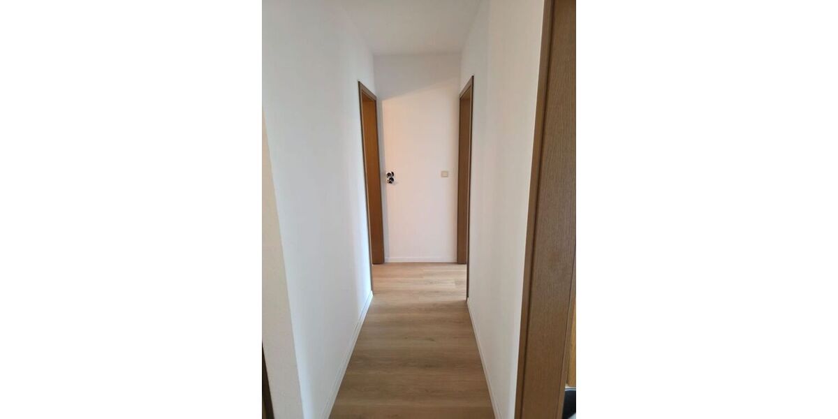 Renovierte 2,5 Zimmer-Wohnung mit Aufzug, Balkonkraftwerk, Video-Sprechanlage, Garage (Warmmiete: 965 + 100 Garage) - Etagenwohnung Duisburg Meiderich | Angebot:27473556