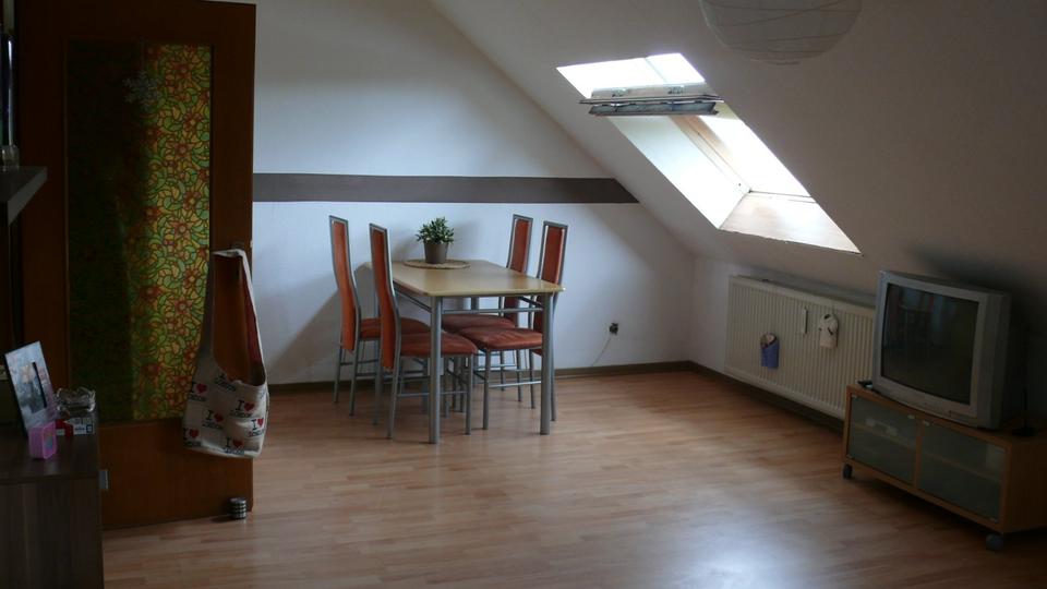 Dachgeschoßwohnung Duisburg Mittelmeiderich - 2 Zimmer, 45 m&sup2;, 450&euro; | Angebot:25894328