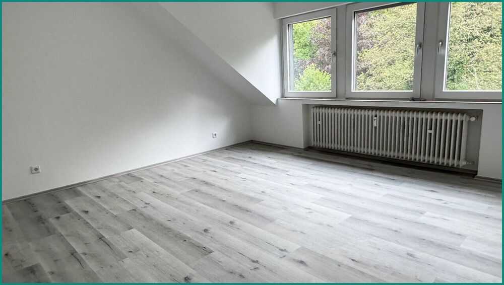 ERSTBEZUG NACH MODERNISIERUNG: HELLE 3-ZIMMER-WOHNUNG IM 2-FAM.-HAUS IN GUTER WOHNLAGE VON RADEVORMWALD - Dachgeschoßwohnung Radevormwald | Angebot:27070197