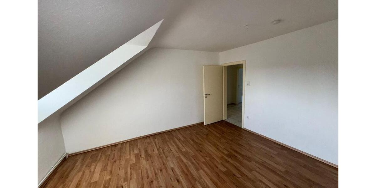 Dachgeschoßwohnung Duisburg Duisburg-Mitte - 4 Zimmer, 86 m&sup2;, 645&euro; | Angebot:25972396