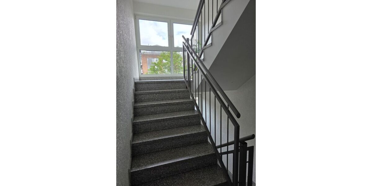 Renovierte 2,5 Zimmer-Wohnung mit Aufzug, Balkonkraftwerk, Video-Sprechanlage, Garage (Warmmiete: 965 + 100 Garage) - Etagenwohnung Duisburg Meiderich | Angebot:27473556